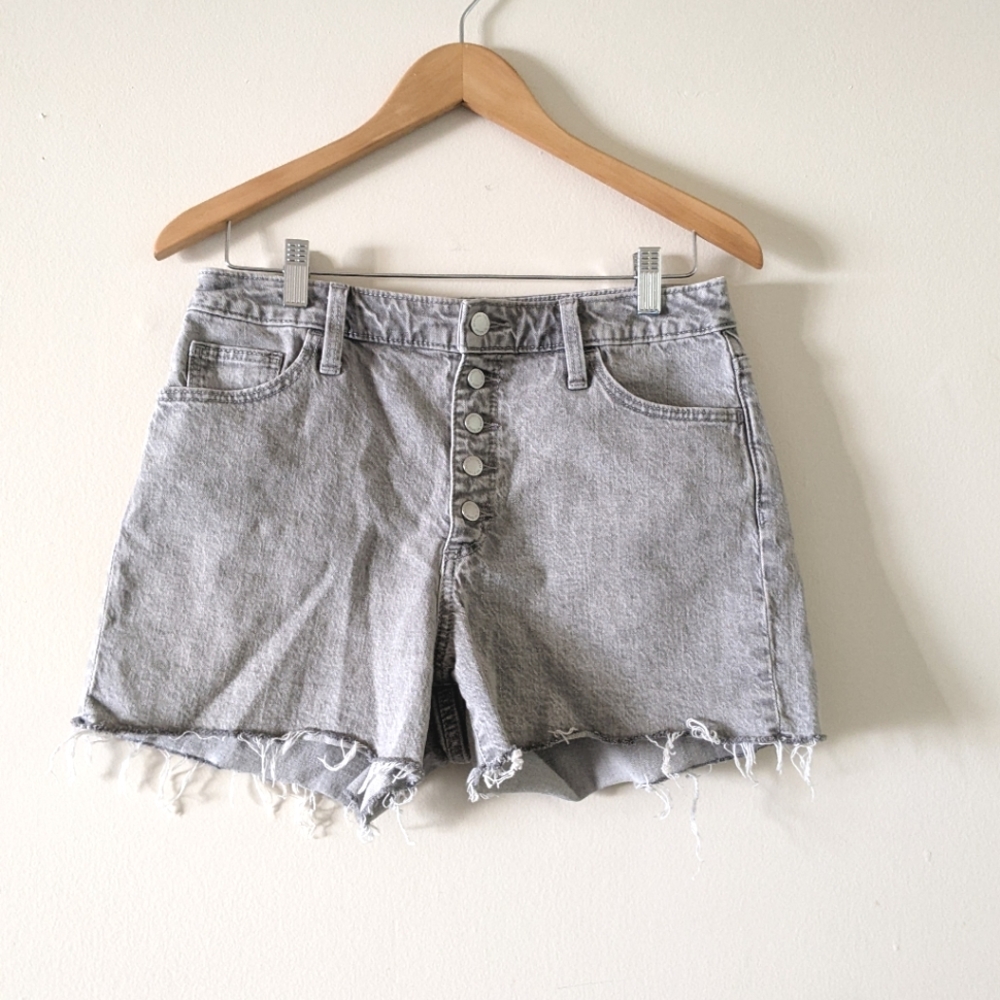 Vintage Inspired Midi Gray Frayed Hem Denim Gray Shorts Size 8/29 R